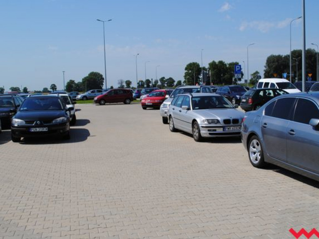 Coraz ciaśniej na parkingu przy VW