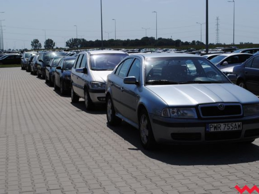 Coraz ciaśniej na parkingu przy VW
