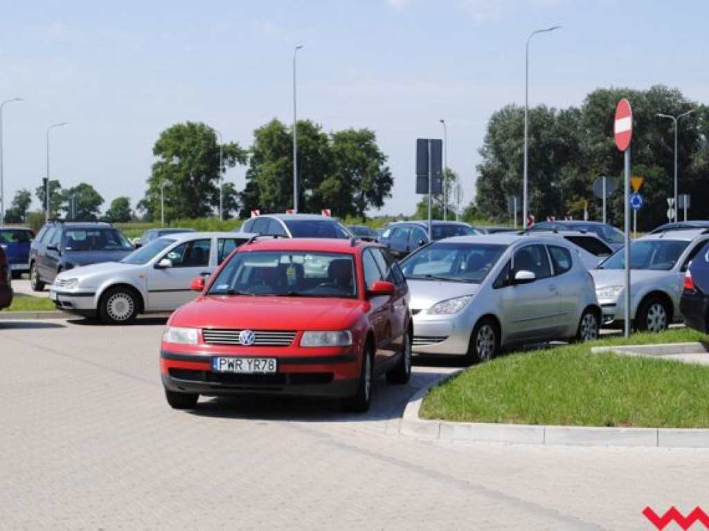 Coraz ciaśniej na parkingu przy VW