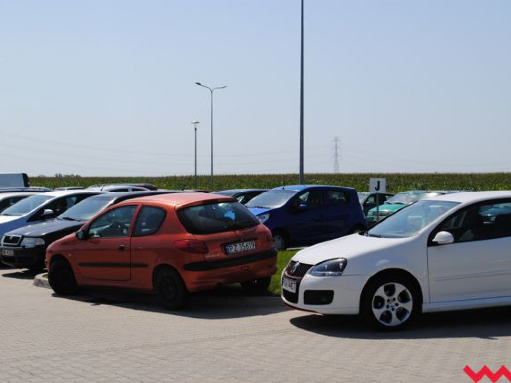 Coraz ciaśniej na parkingu przy VW