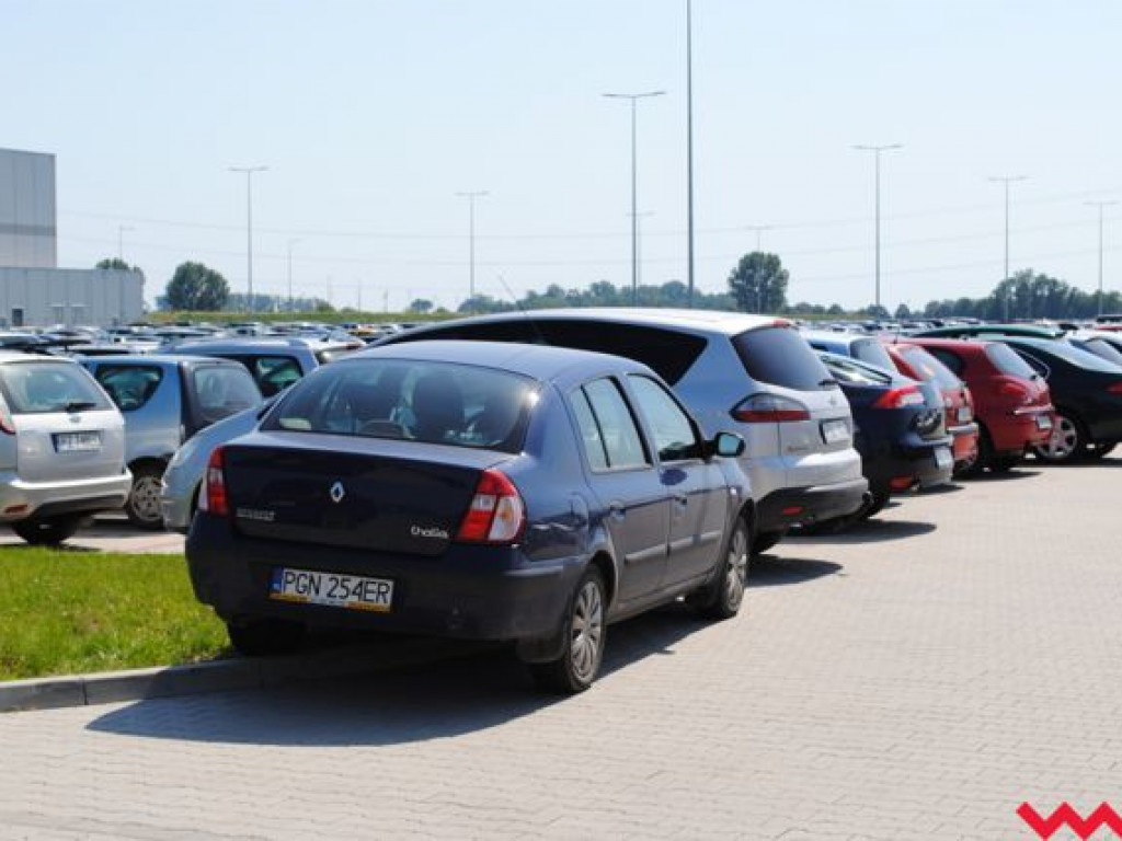 Coraz ciaśniej na parkingu przy VW
