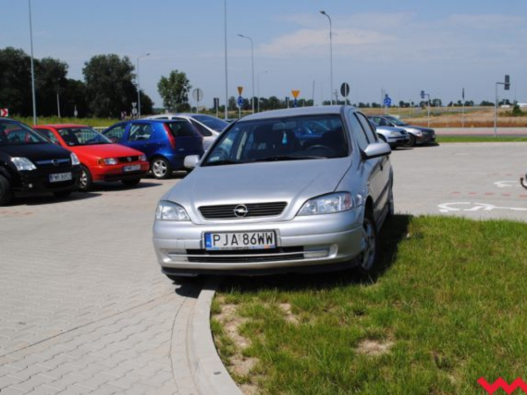 Coraz ciaśniej na parkingu przy VW