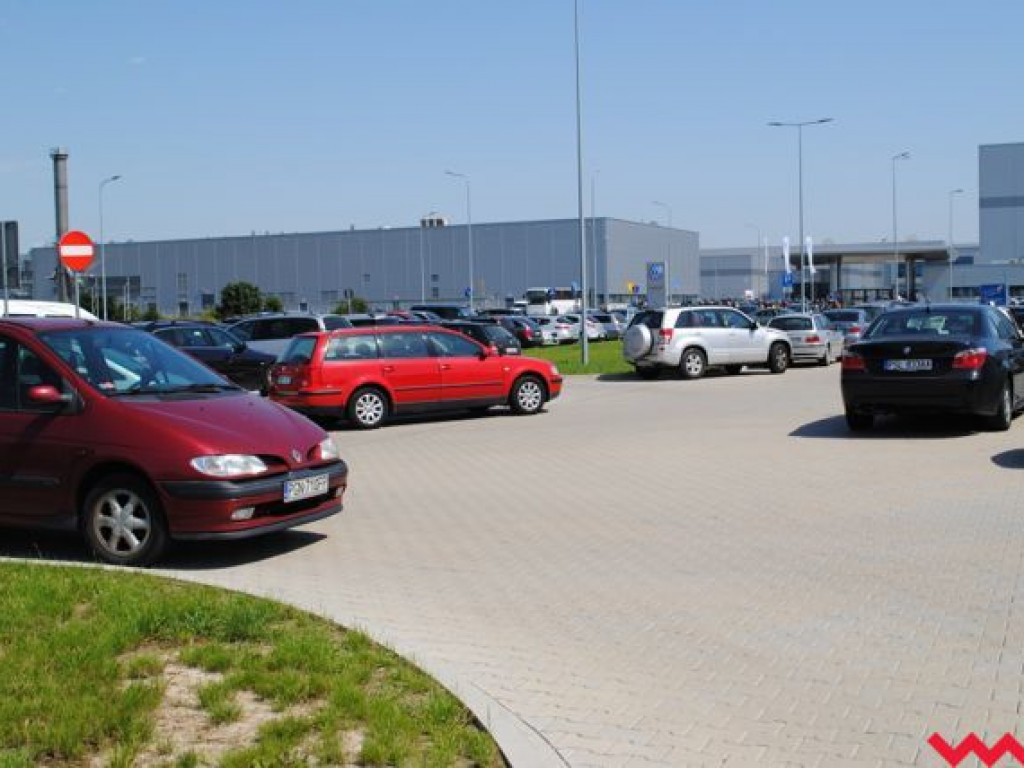 Coraz ciaśniej na parkingu przy VW