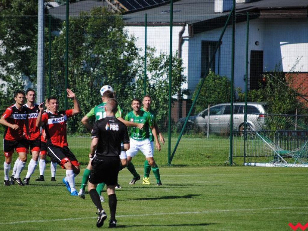 Udana inauguracja sezonu Victorii, wrześnianie pokonują na własnym boisku Rawię Rawicz (galeria)