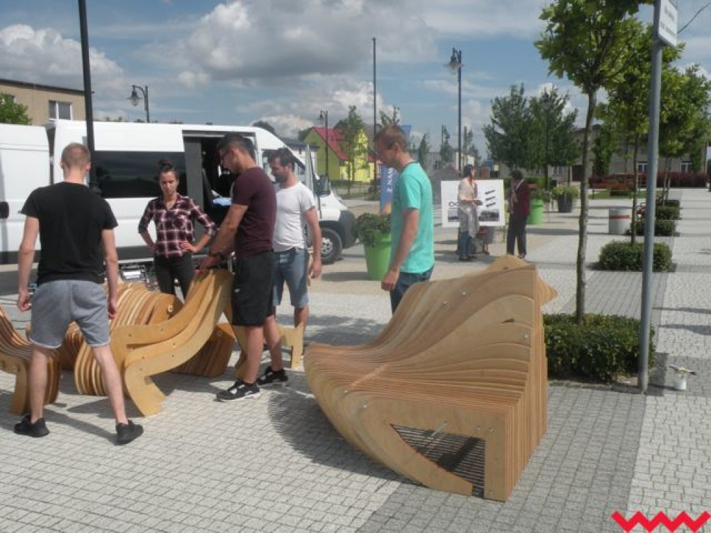 Innowacyjna ławeczka już na nekielskim rynku. Zobacz projekt Freelab