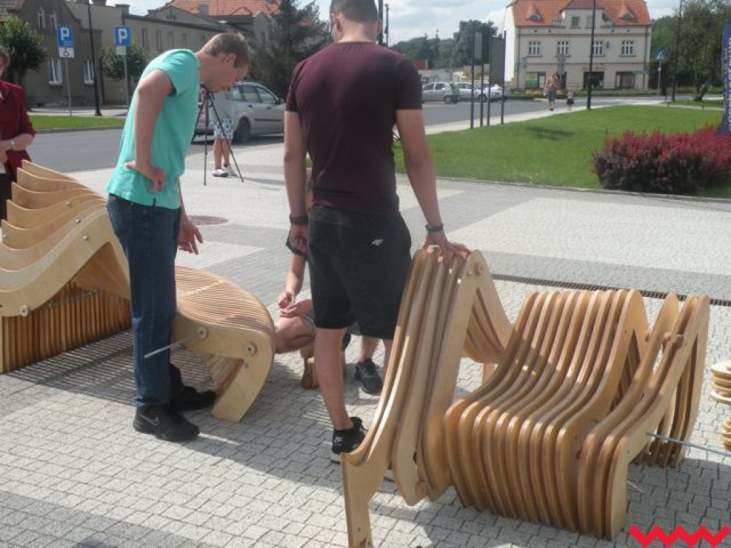 Innowacyjna ławeczka już na nekielskim rynku. Zobacz projekt Freelab