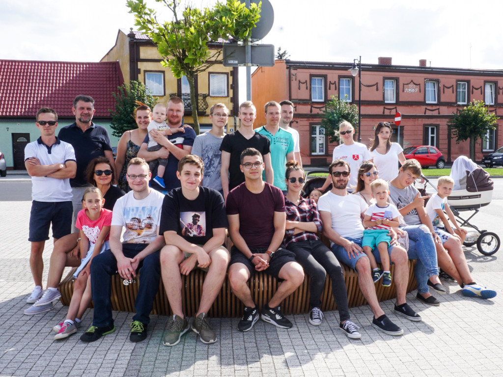 Innowacyjna ławeczka już na nekielskim rynku. Zobacz projekt Freelab