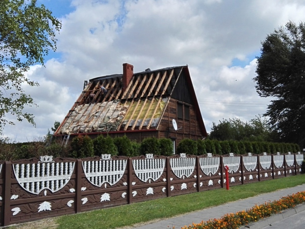 Burza wyrywała drzewa z korzeniami. Zniszczenia są ogromne