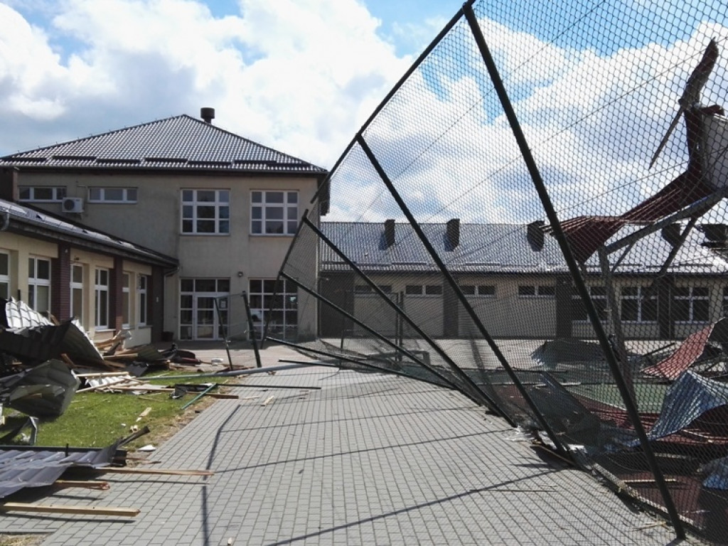 Burza wyrywała drzewa z korzeniami. Zniszczenia są ogromne