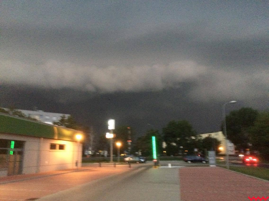 Burza wyrywała drzewa z korzeniami. Zniszczenia są ogromne