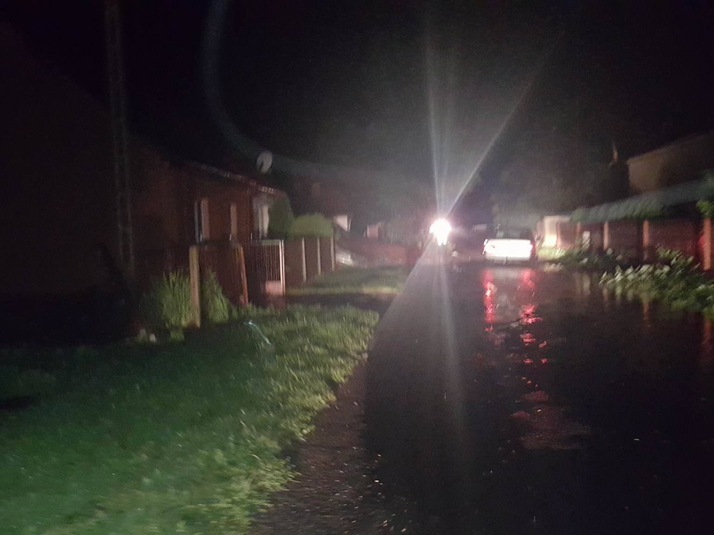 Burza wyrywała drzewa z korzeniami. Zniszczenia są ogromne