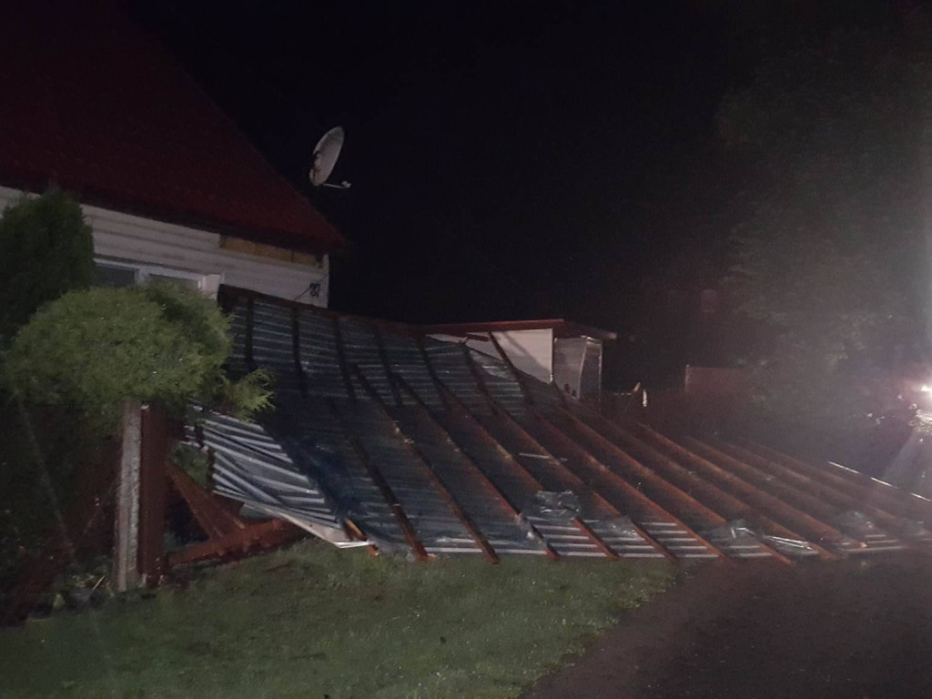 Burza wyrywała drzewa z korzeniami. Zniszczenia są ogromne