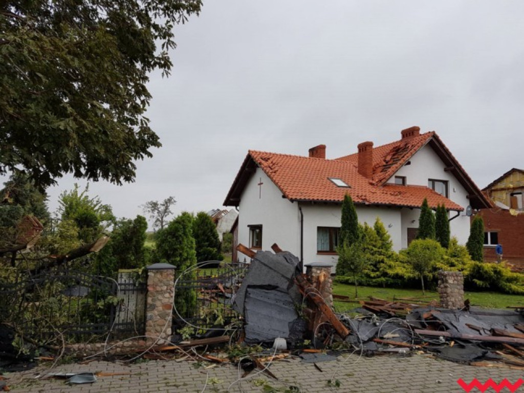 Burza wyrywała drzewa z korzeniami. Zniszczenia są ogromne