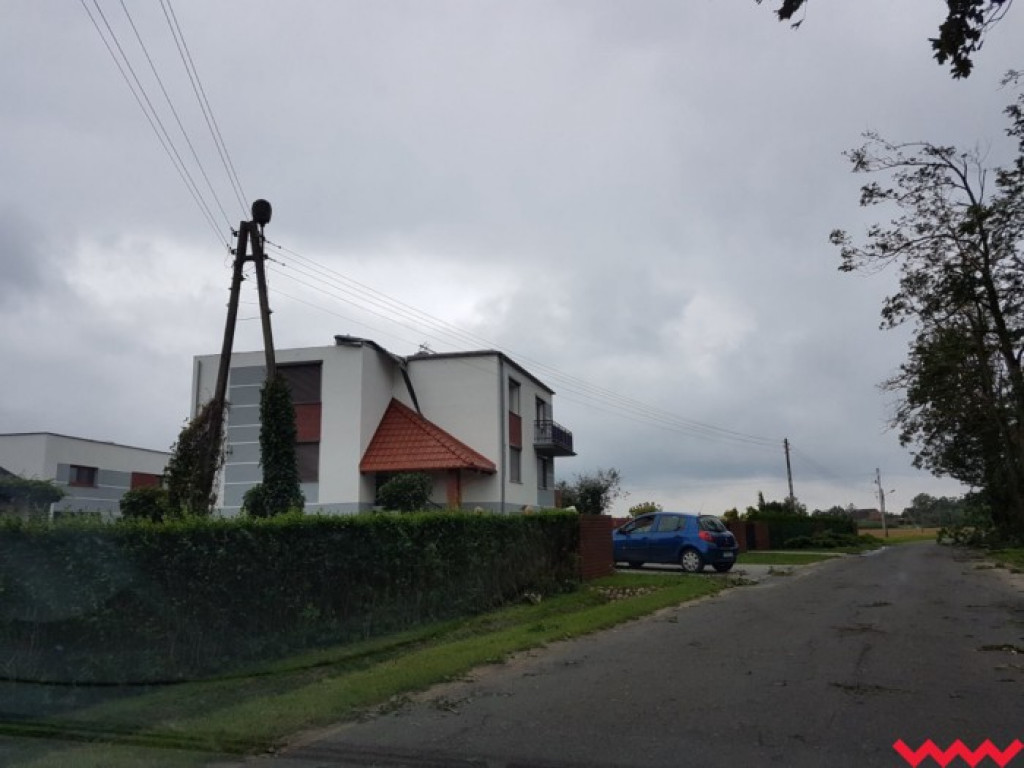 Burza wyrywała drzewa z korzeniami. Zniszczenia są ogromne