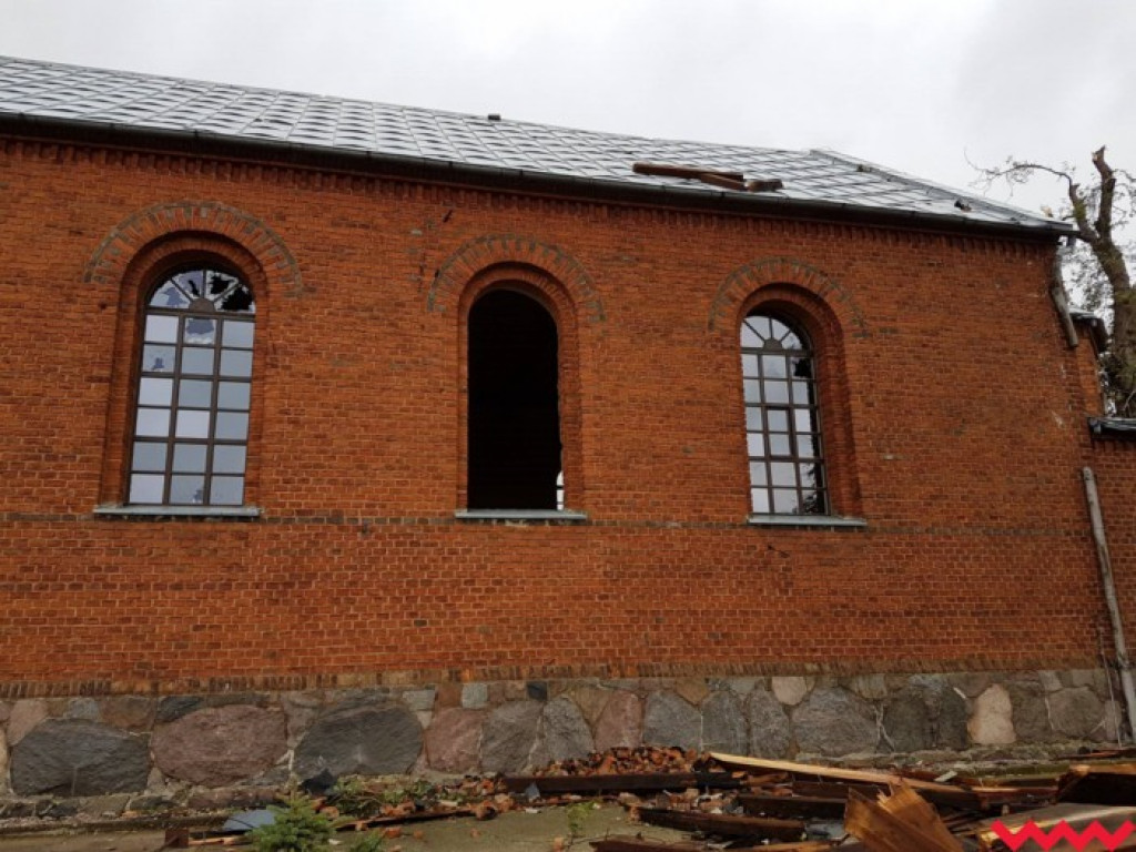 Burza wyrywała drzewa z korzeniami. Zniszczenia są ogromne