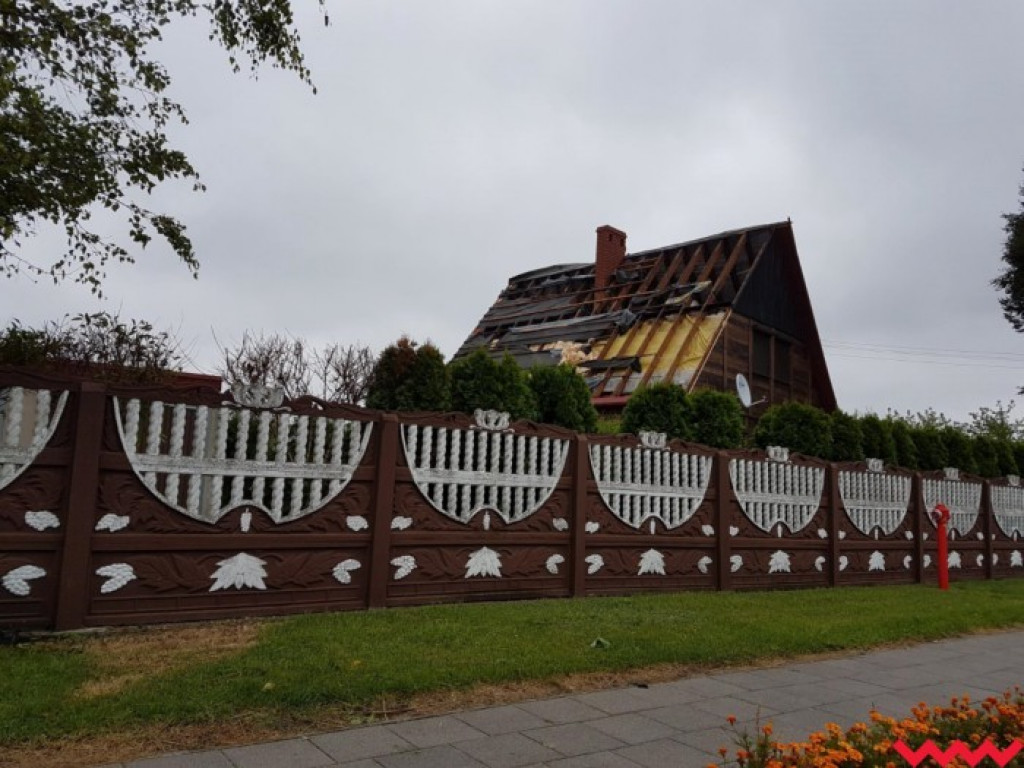 Burza wyrywała drzewa z korzeniami. Zniszczenia są ogromne