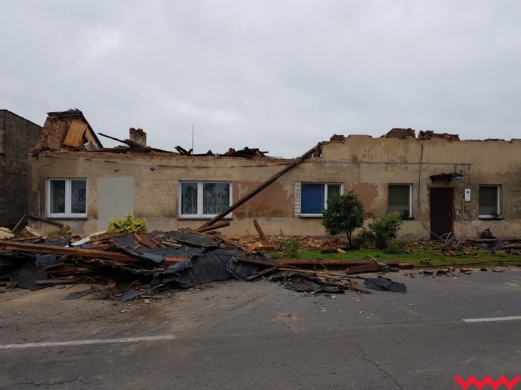 Burza wyrywała drzewa z korzeniami. Zniszczenia są ogromne