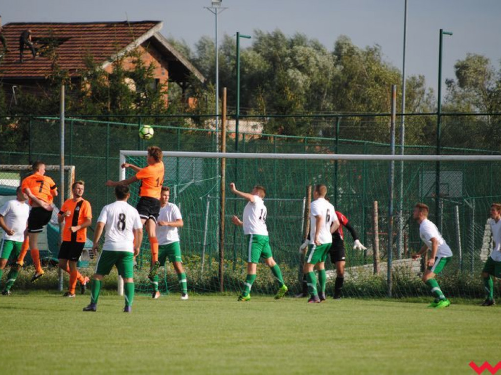 Derby dla Płomienia, po raz drugi z rzędu neklanie wysoko w Orzechowie pokonują Spartę-Sklejkę (galeria)