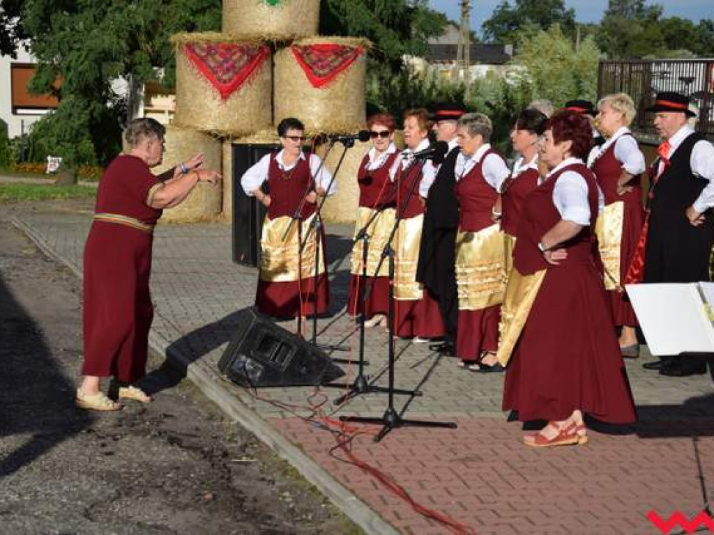 Święto plonów w Bieganowie. Muzyka i taniec ludowy z różnych rejonów Wielkopolski