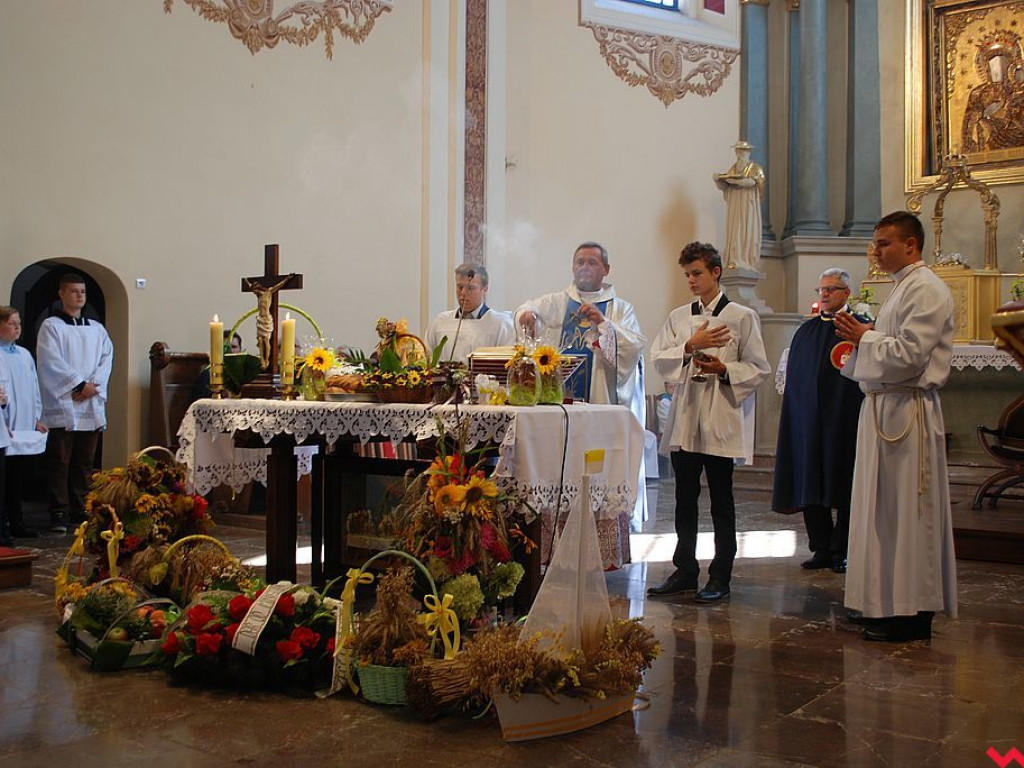 Podziękowanie za zebrane plony. Dożynki parafialne w Pyzdrach
