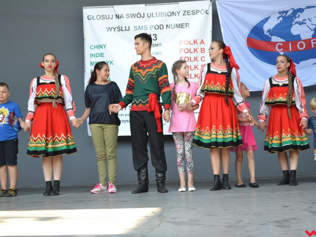 Wszystkie kolory folkloru w amfiteatrze