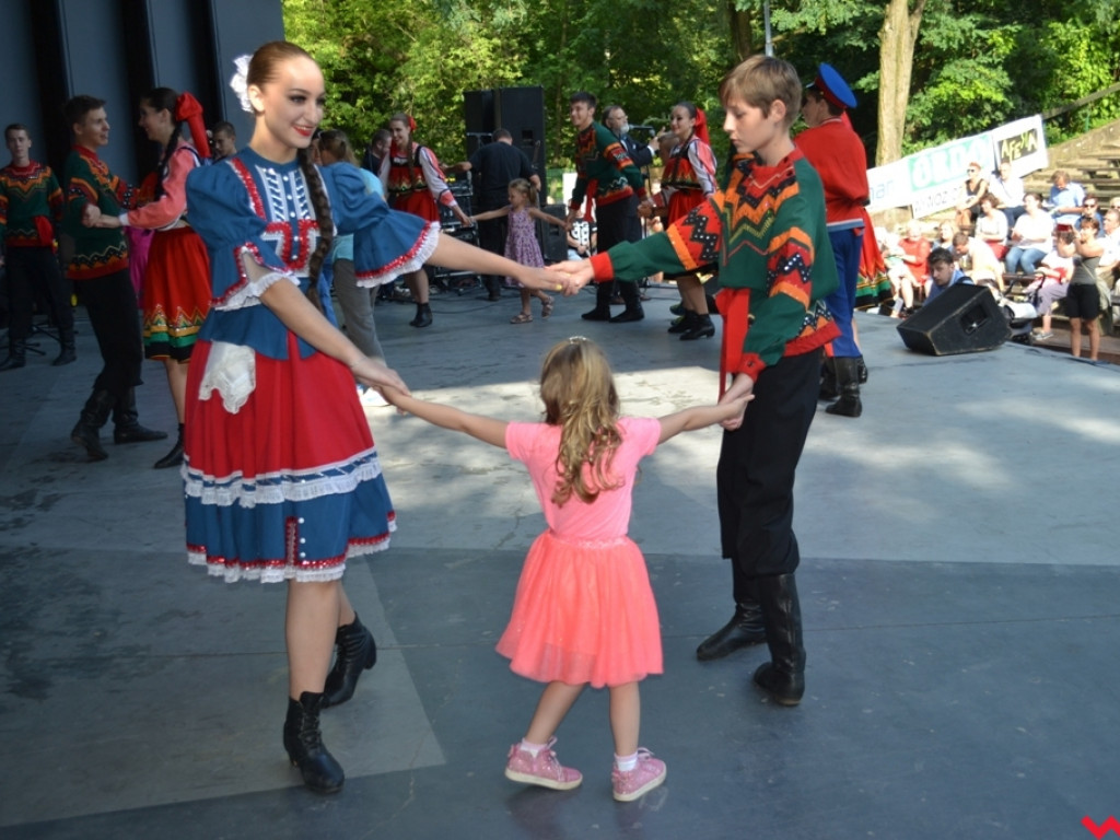 Wszystkie kolory folkloru w amfiteatrze