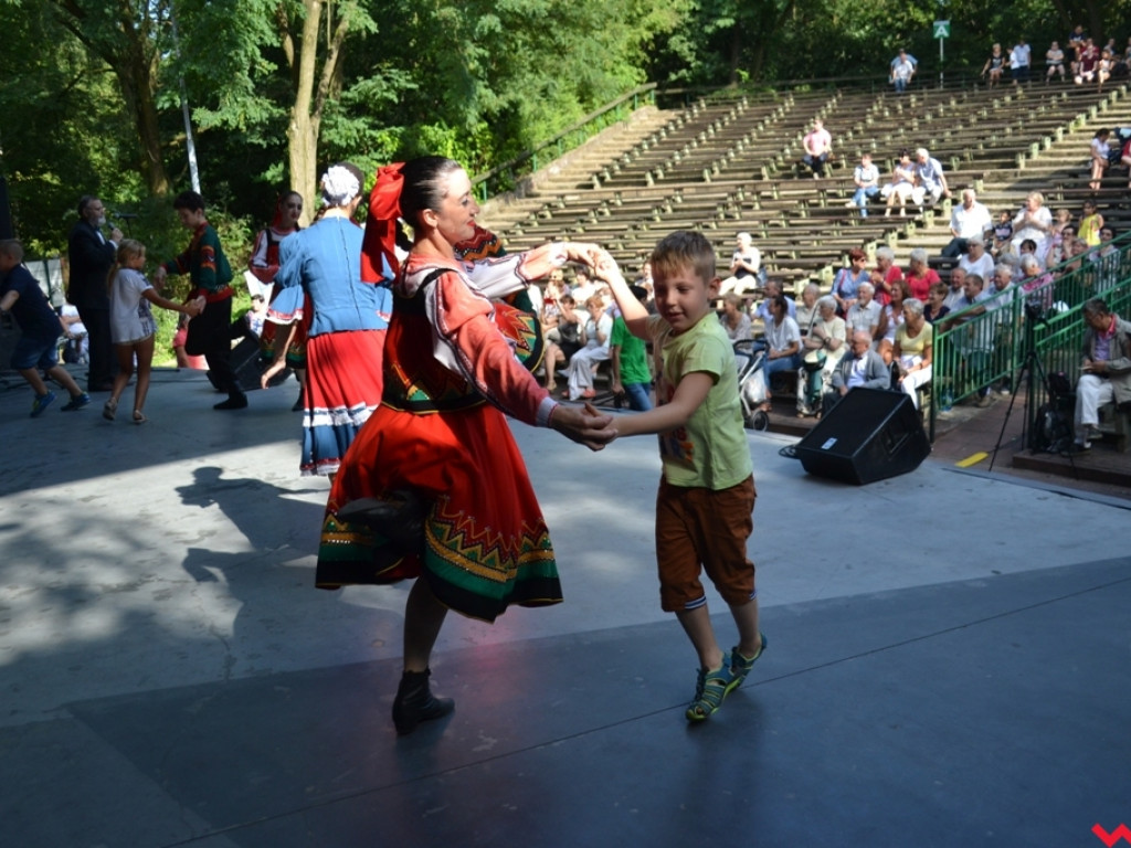 Wszystkie kolory folkloru w amfiteatrze