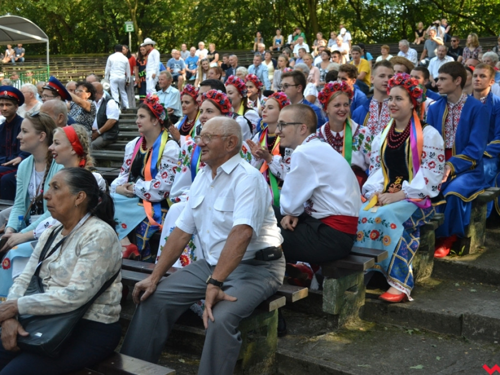 Wszystkie kolory folkloru w amfiteatrze