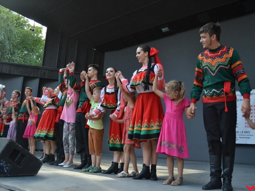 Wszystkie kolory folkloru w amfiteatrze