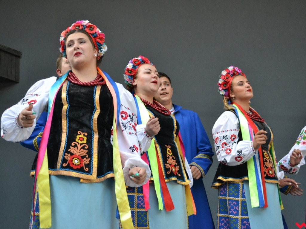 Wszystkie kolory folkloru w amfiteatrze