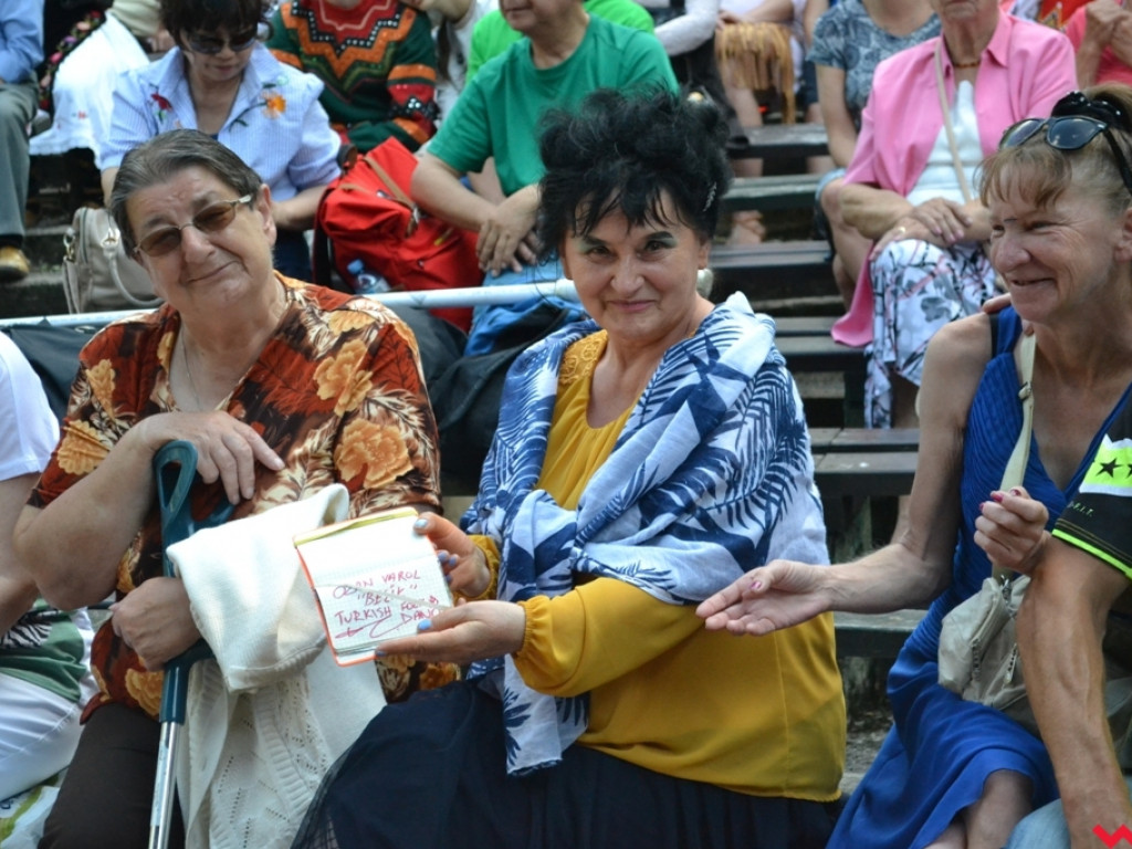 Wszystkie kolory folkloru w amfiteatrze