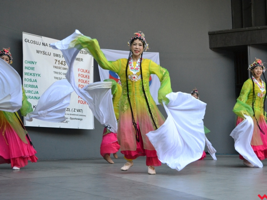 Wszystkie kolory folkloru w amfiteatrze