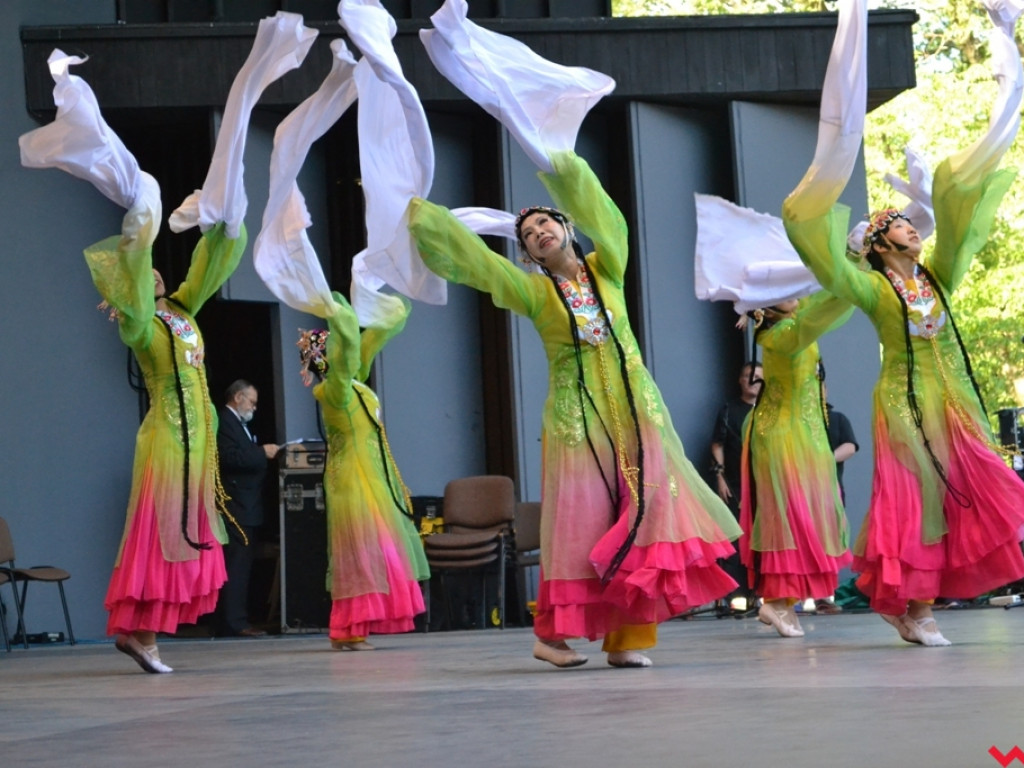 Wszystkie kolory folkloru w amfiteatrze