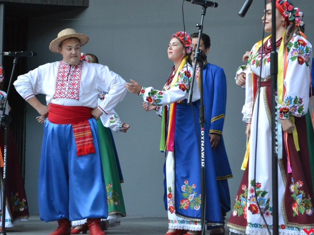 Wszystkie kolory folkloru w amfiteatrze