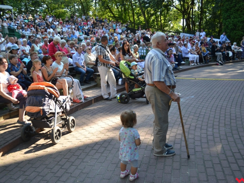 Wszystkie kolory folkloru w amfiteatrze