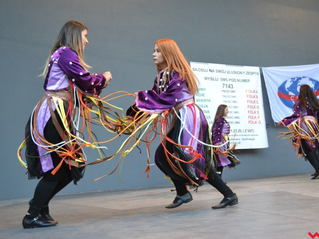 Wszystkie kolory folkloru w amfiteatrze