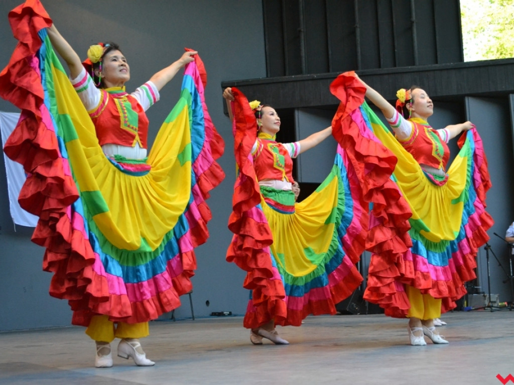 Wszystkie kolory folkloru w amfiteatrze