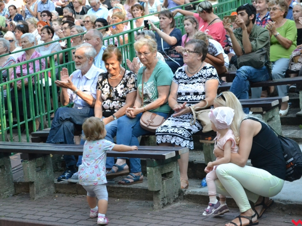 Wszystkie kolory folkloru w amfiteatrze