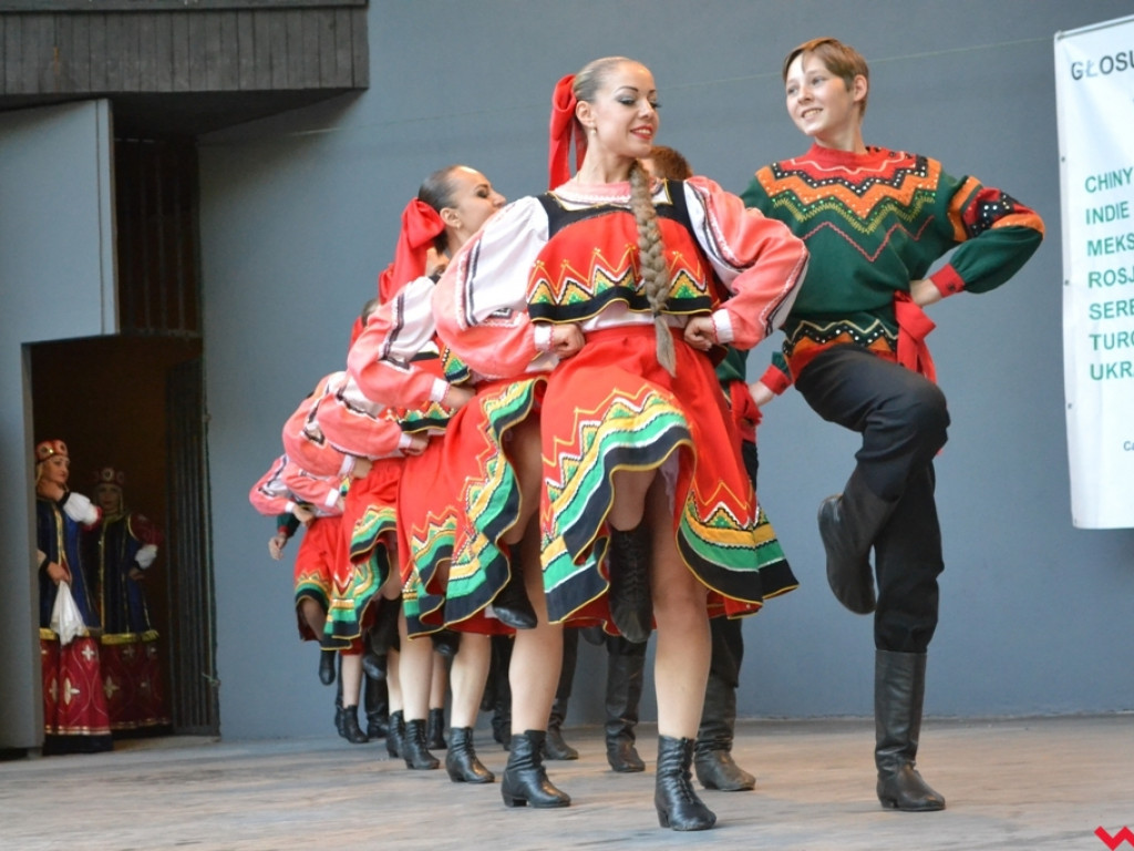 Wszystkie kolory folkloru w amfiteatrze