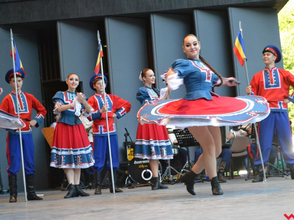 Wszystkie kolory folkloru w amfiteatrze