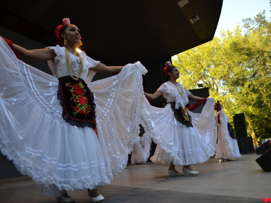 Wszystkie kolory folkloru w amfiteatrze