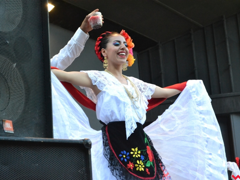 Wszystkie kolory folkloru w amfiteatrze