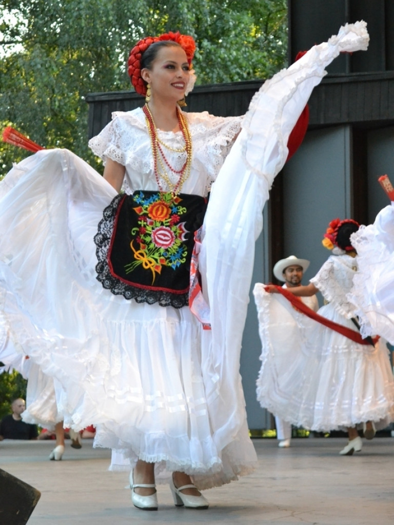 Wszystkie kolory folkloru w amfiteatrze