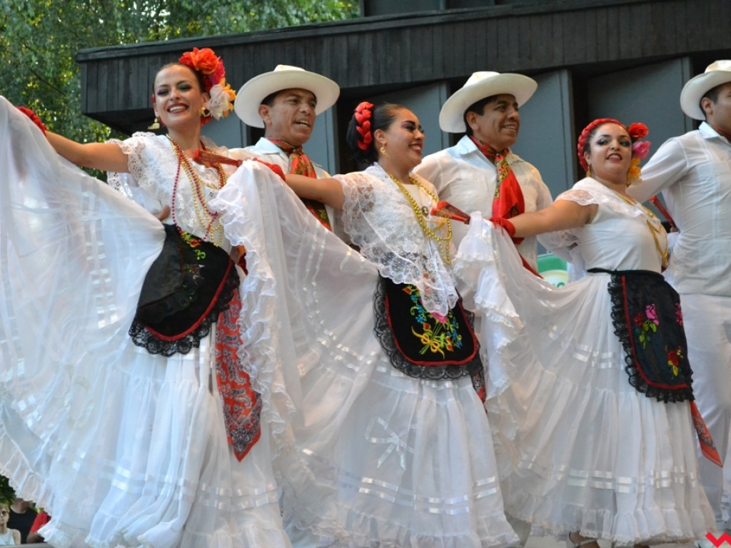 Wszystkie kolory folkloru w amfiteatrze