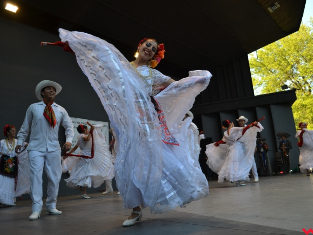 Wszystkie kolory folkloru w amfiteatrze