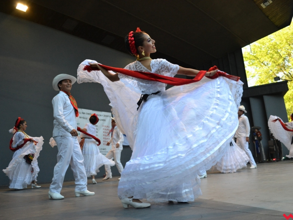 Wszystkie kolory folkloru w amfiteatrze