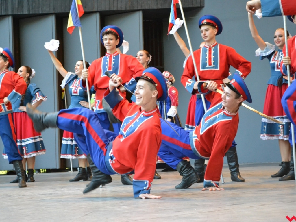 Wszystkie kolory folkloru w amfiteatrze