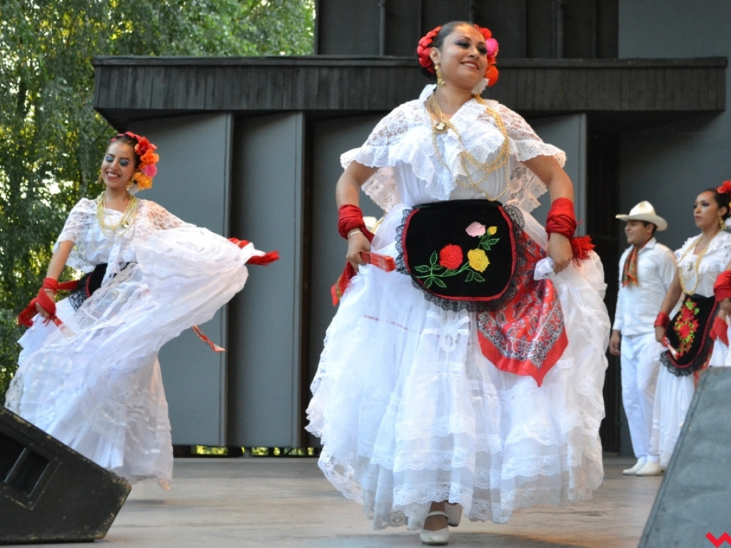 Wszystkie kolory folkloru w amfiteatrze