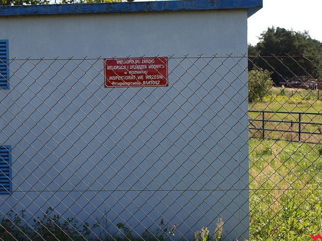 Rolnikom z Zamościa i Modlicy po raz drugi w tym roku woda podtapia łąki i pola