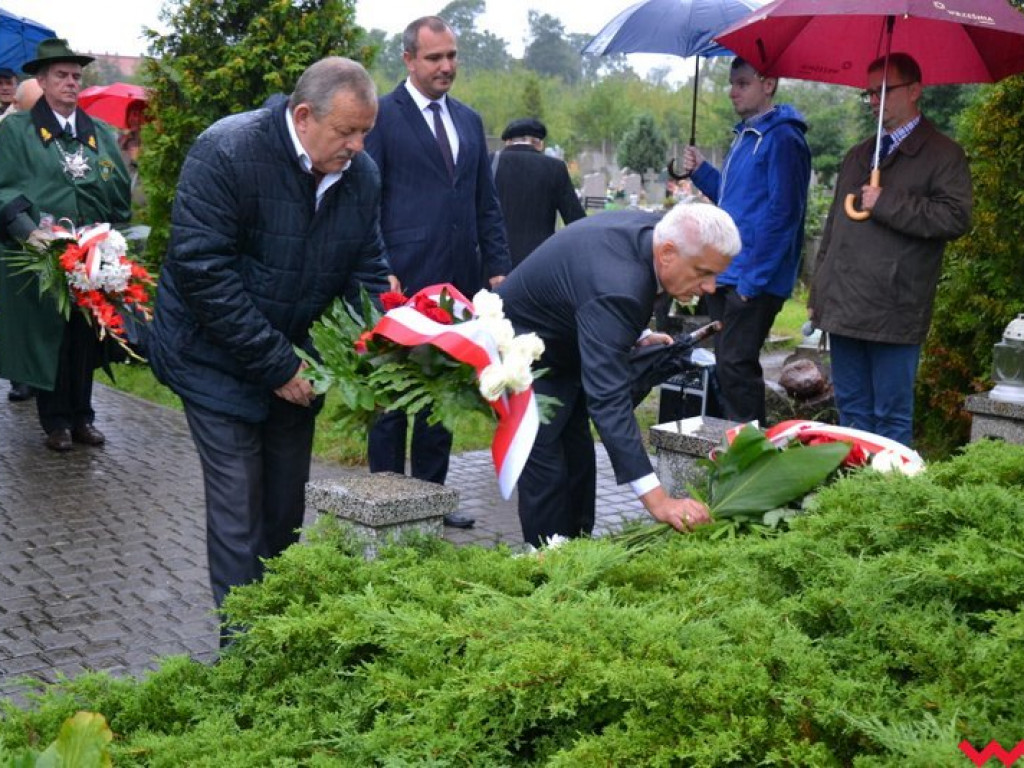 Deszcz nie zniechęcił lokalnych patriotów. Rocznica wybuchu wojny upamiętniona